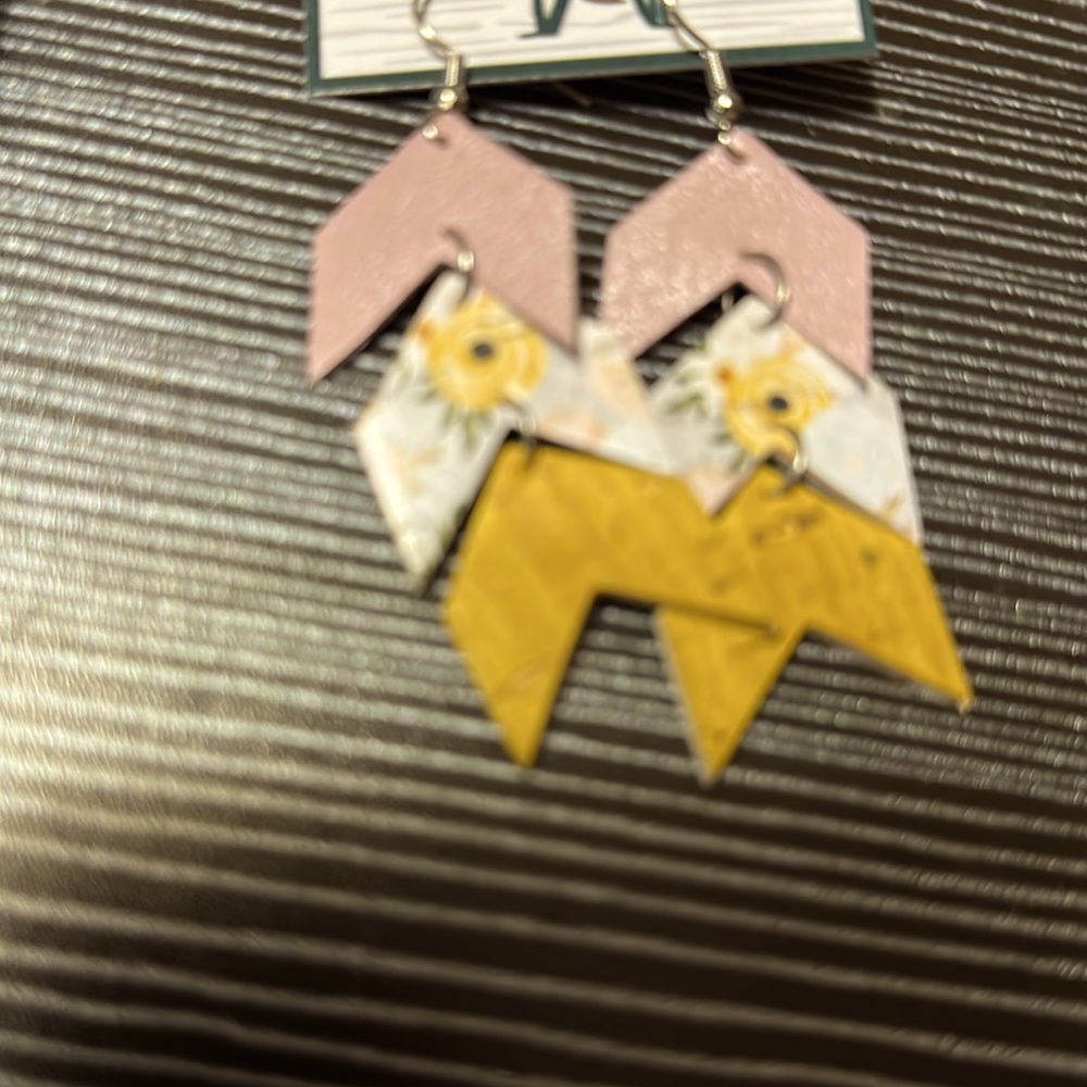 Fun spring earrings!  Warm mauve and yellow paired with a fun floral print